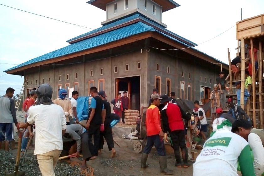 gotong-royong bangun gedung serbaguna mepanga-2