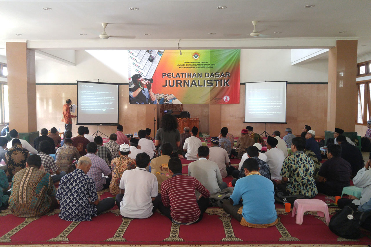ketua pwi jaksel pangi simatupang pelatihan dasar jurnalistik dpd ldii jaksel-2