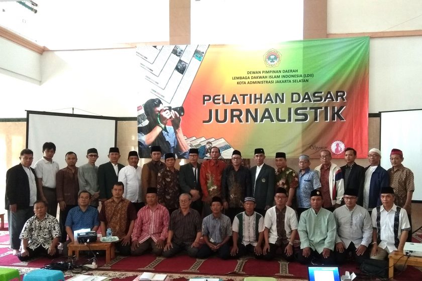 ketua pwi jaksel pangi simatupang pelatihan dasar jurnalistik dpd ldii jaksel-3