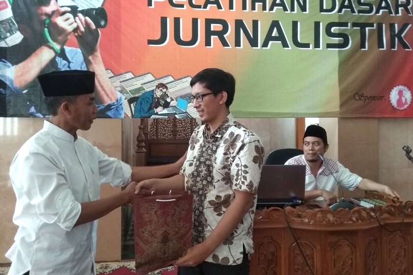 ketua pwi jaksel pangi simatupang pelatihan dasar jurnalistik dpd ldii jaksel-7