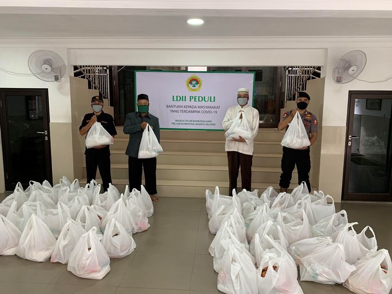 LDII PEDULI - PAC Duren Tiga Bagi Sembako ke Warga Terdampak Covid 19