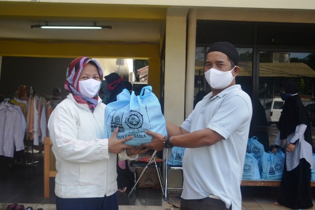 LDII peduli sesama bagikan paket sembako