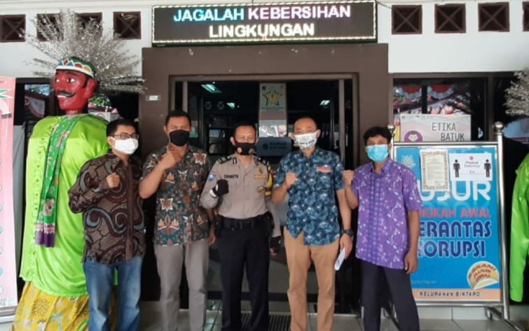 Pengurus PAC LDII Bintaro Serahkan Kambing Kurban ke Kelurahan Bintaro 2