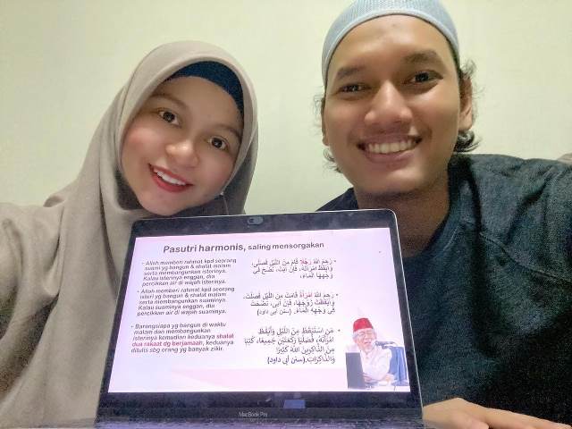 pasangan muda peserta pengajian akbar