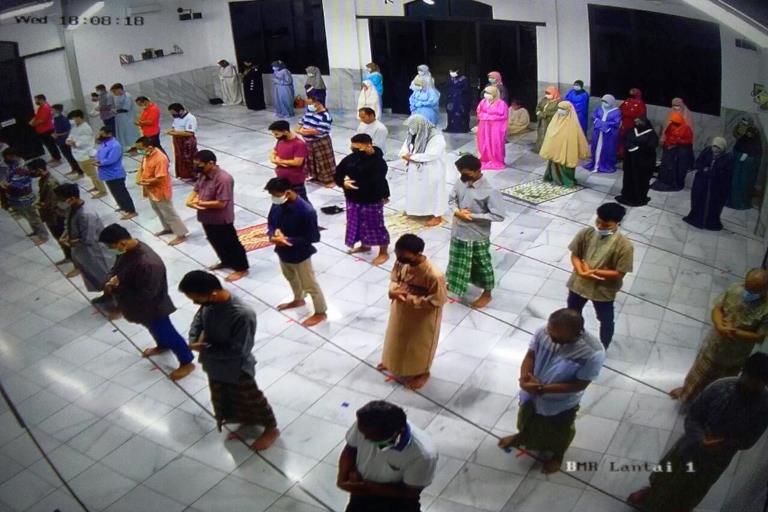 Gelar Sholat Gerhana Bulan