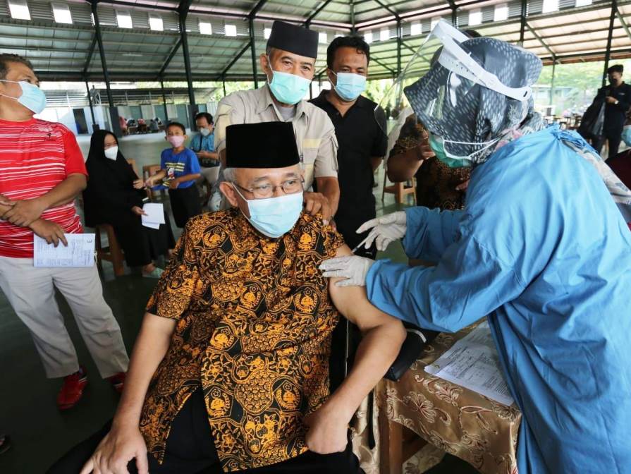 KH Chriswanto Santoso vaksin booster