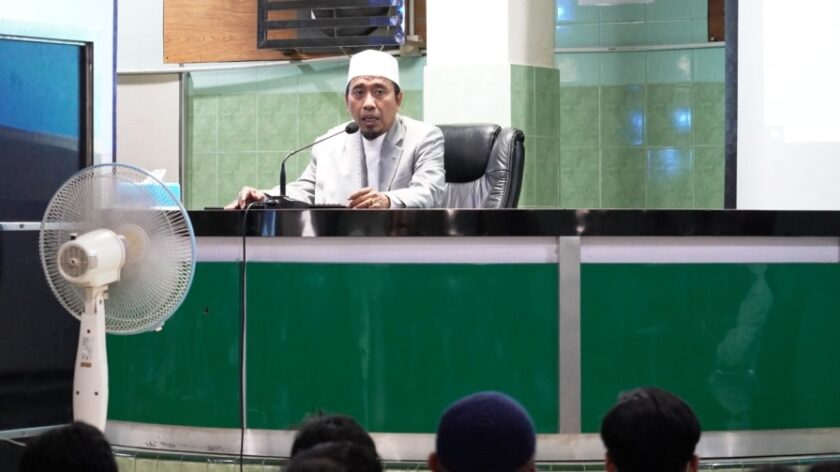 Pengasuh Ponpes Al Ubaidah Kertosono KH Ubaidillah Alhasaniy