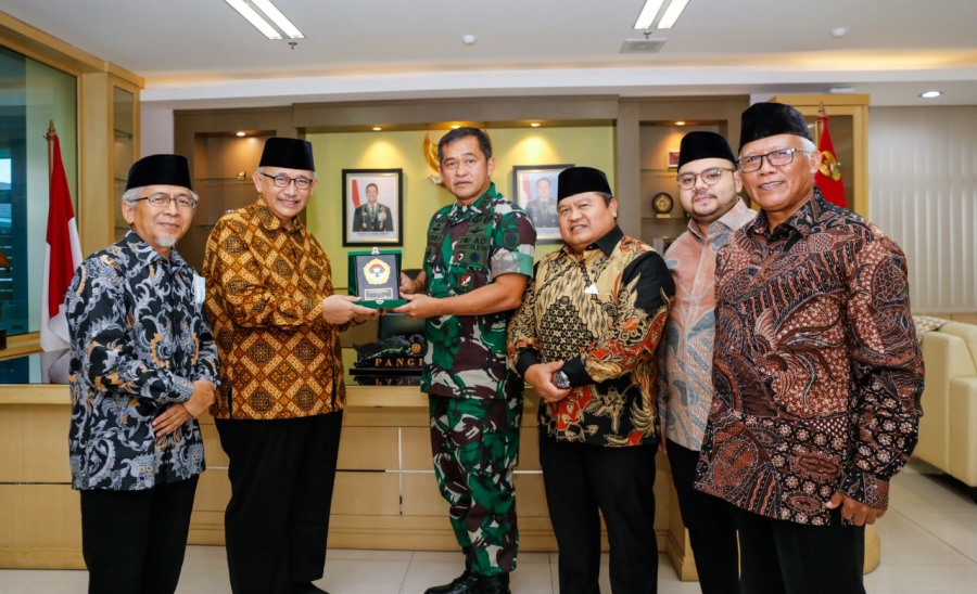 Pangkostrad dan LDII