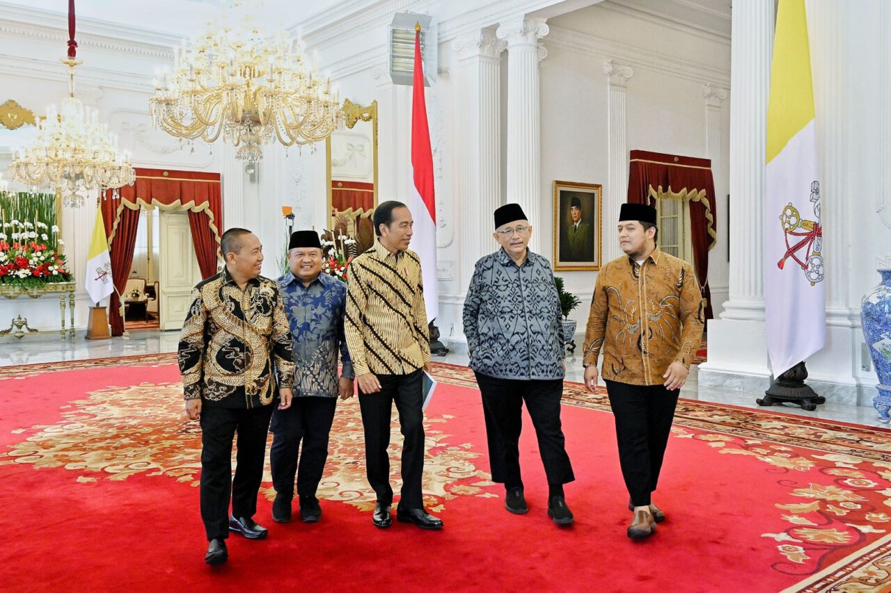Jokowi dan Ketua Umum DPP LDII KH Chriswanto Santoso