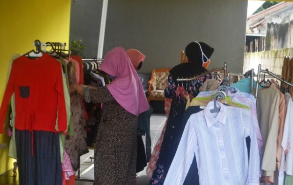 LDII peduli sesama bagikan pakain barokah 2