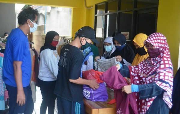 LDII peduli sesama bagikan pakain barokah